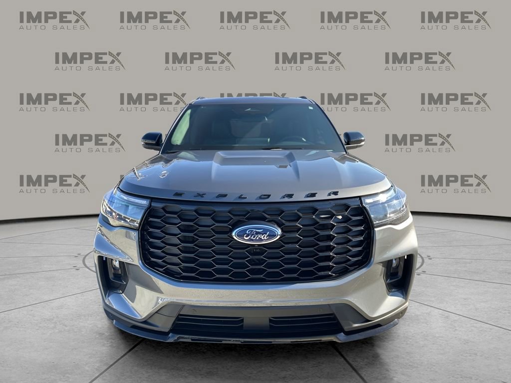 Used 2025 Ford Explorer ST-Line w/ ST-Line Street Pack image 8