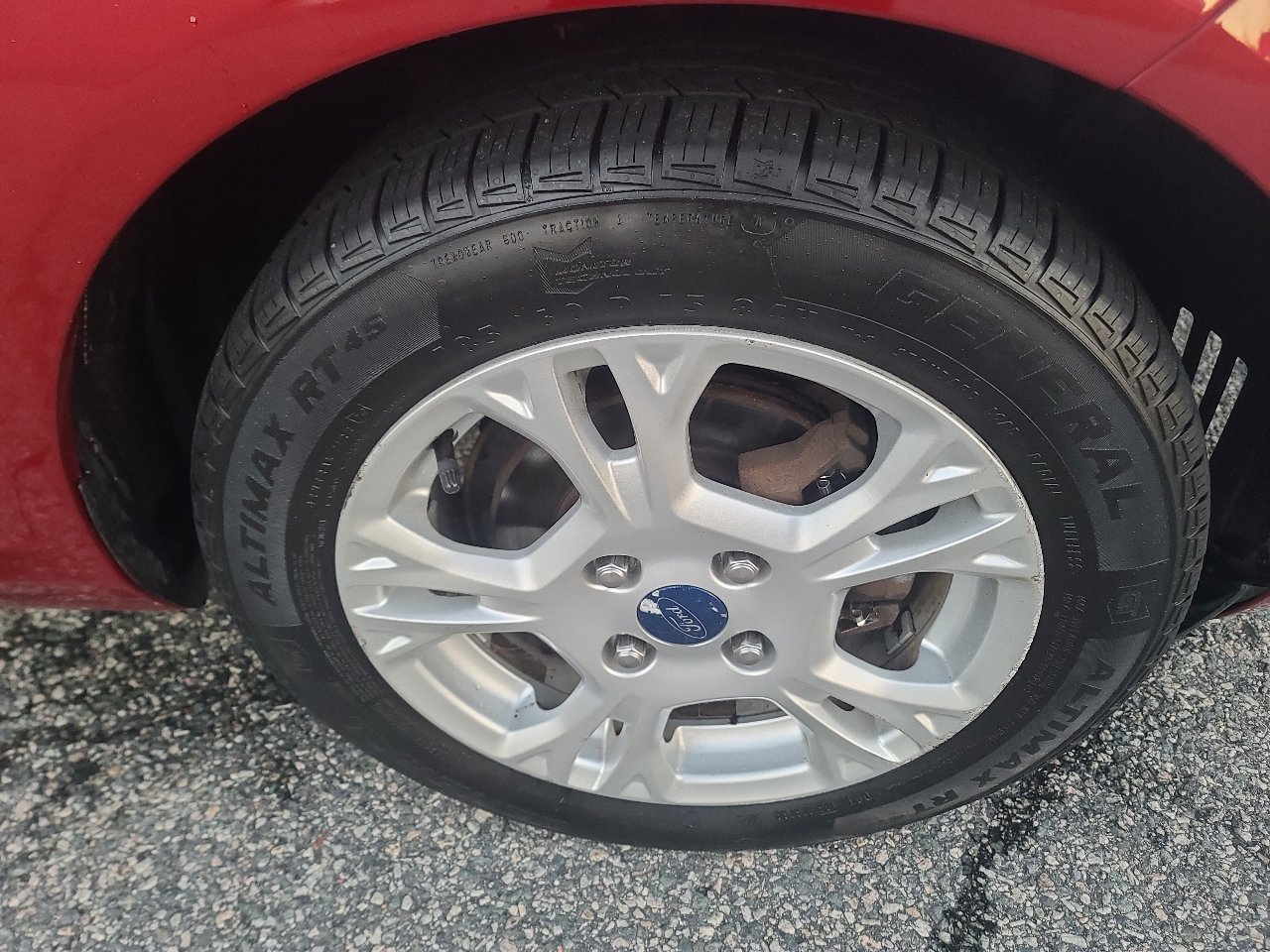 Used 2015 Ford Fiesta SE image 18