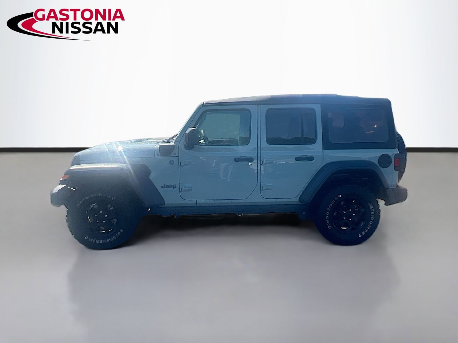 Used 2023 Jeep Wrangler Unlimited w/ Cold Weather Group image 5
