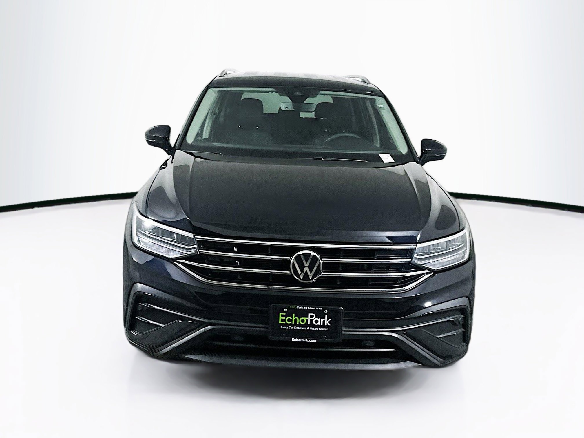 Used 2022 Volkswagen Tiguan SE image 2
