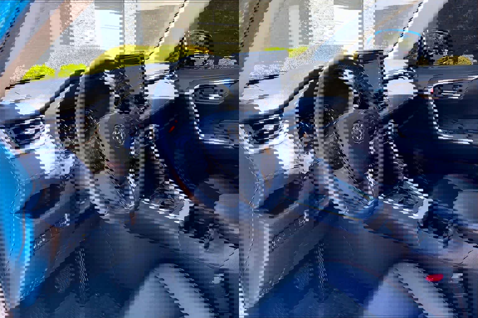 Used 2019 Toyota RAV4 XLE Premium image 18