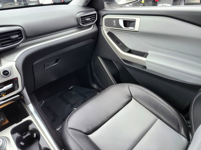 Certified 2022 Ford Explorer XLT w/ Equipment Group 202A image 15
