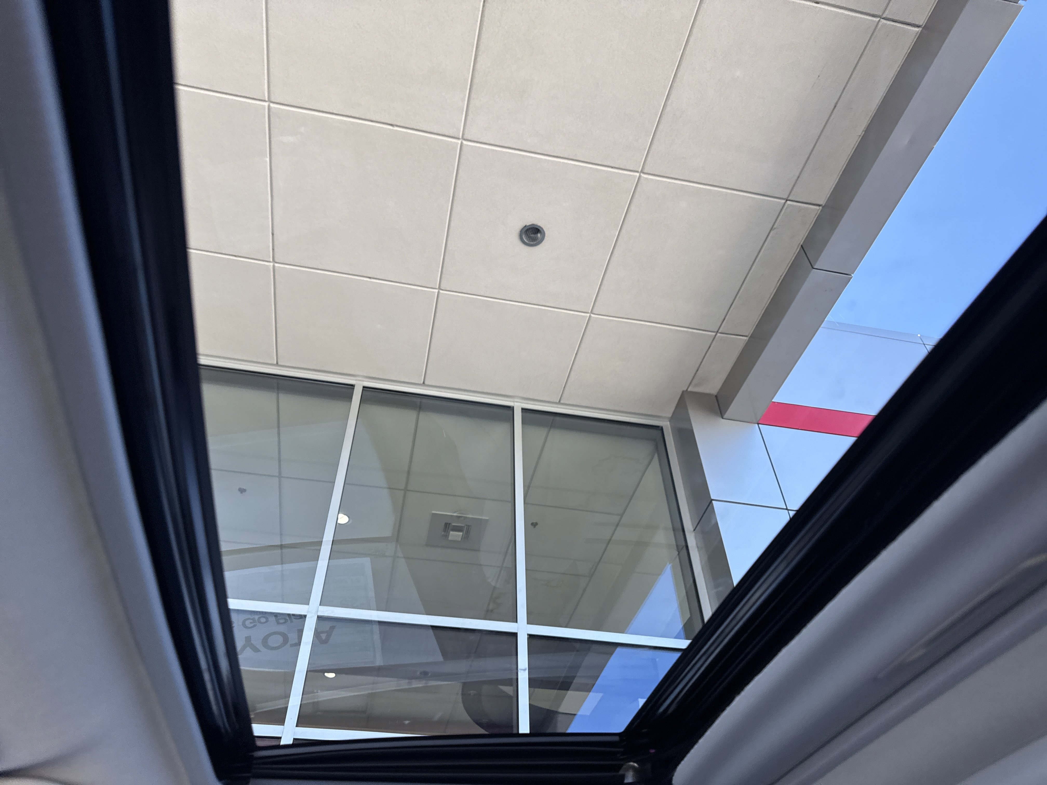 New 2025 Toyota Sienna XLE image 32