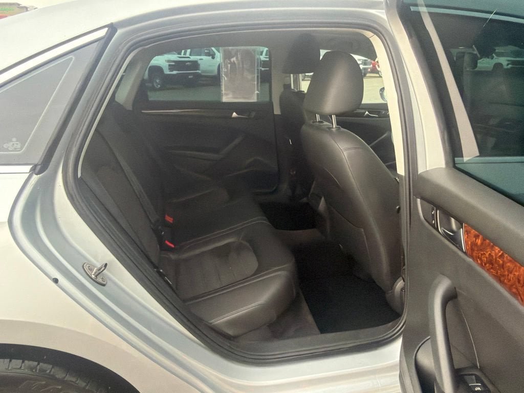 Used 2012 Volkswagen Passat 2.5 SEL Premium FWD image 28