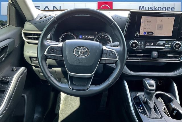 Used 2024 Toyota Highlander LE image 8