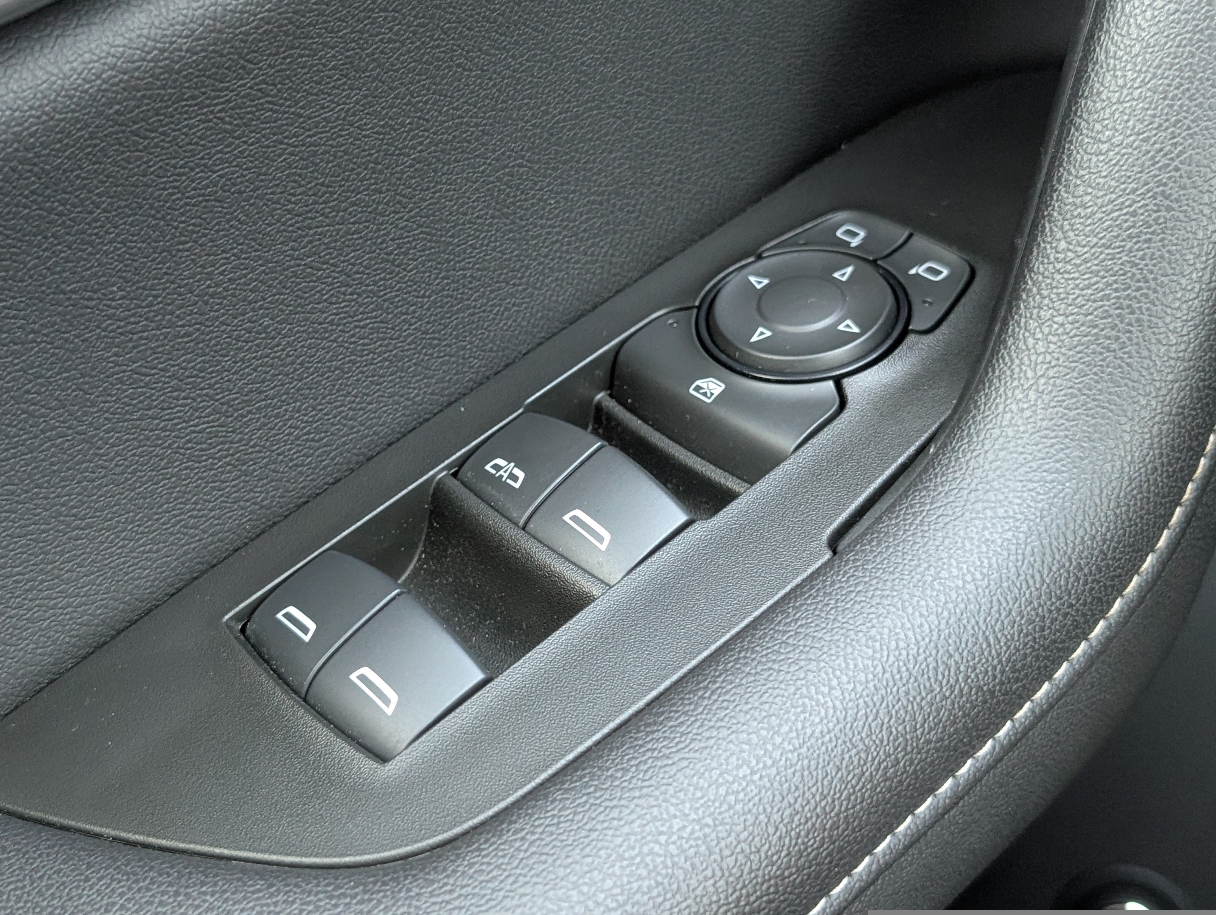 Used 2024 Chevrolet Blazer LT w/ Convenience Package FWD image 22