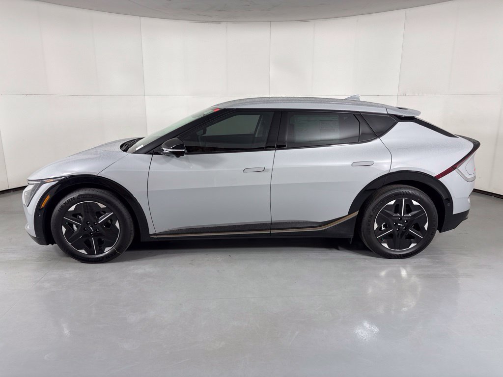 New 2026 Kia EV6 Wind RWD image 5