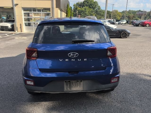 Used 2023 Hyundai Venue Limited w/ Cargo Package FWD image 6