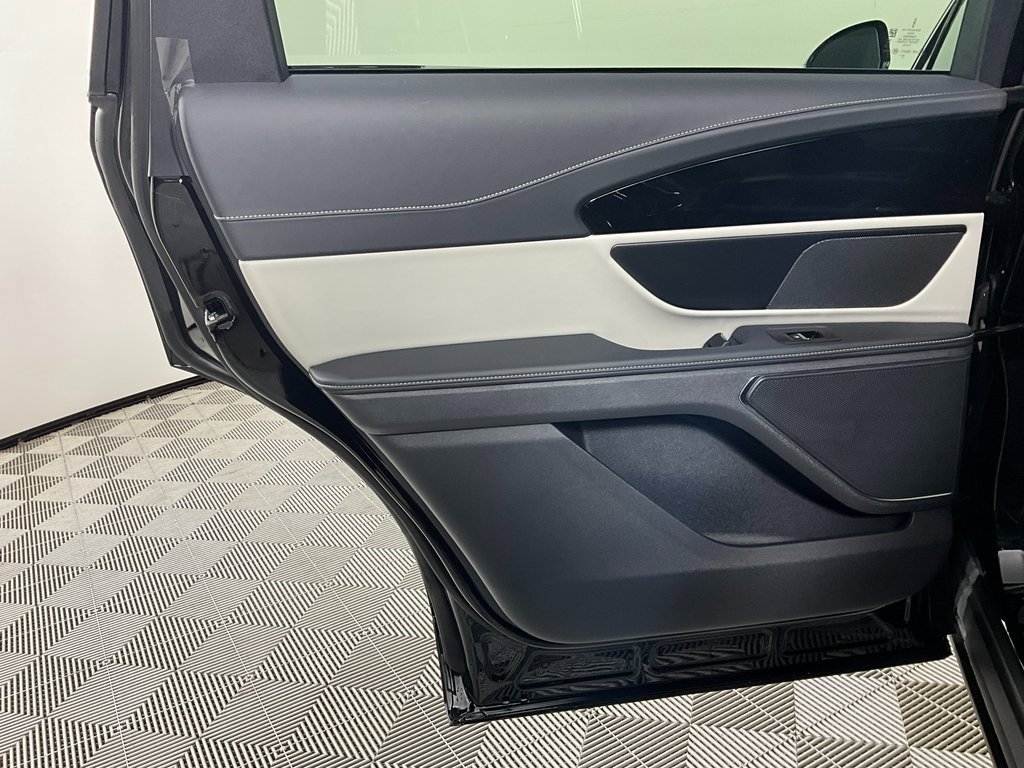 Used 2025 Lincoln Nautilus Premier image 26