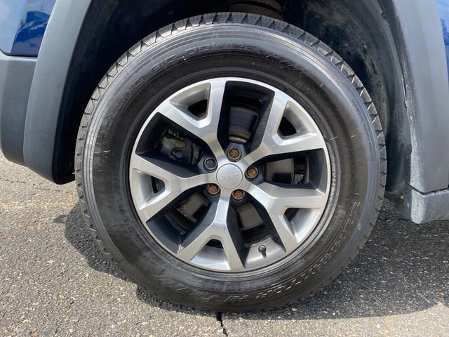 Used 2018 Jeep Cherokee Trailhawk w/ Cold Weather Group AWD/4WD image 22