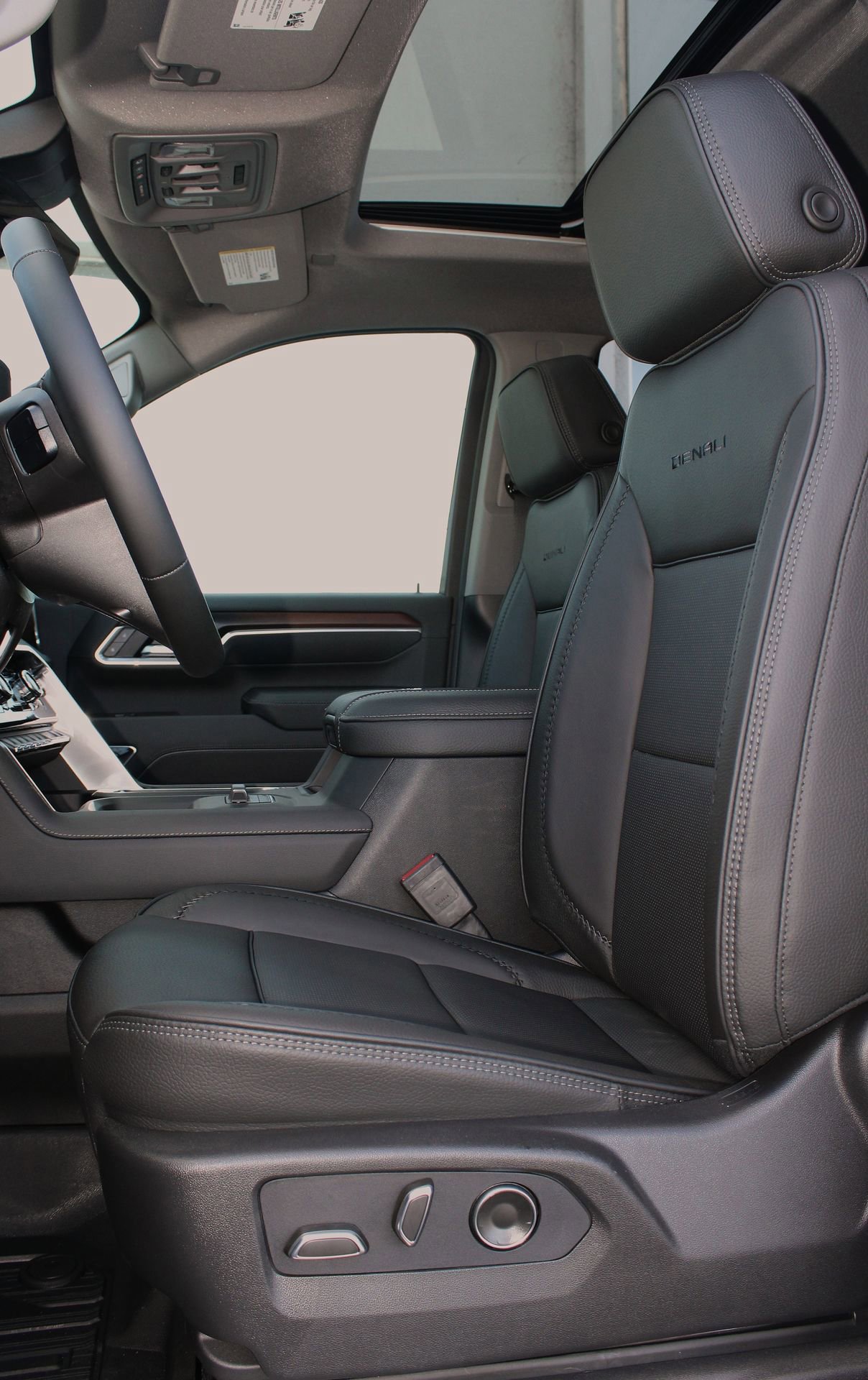 New 2026 GMC Sierra 2500 Denali w/ Denali Reserve Package image 17