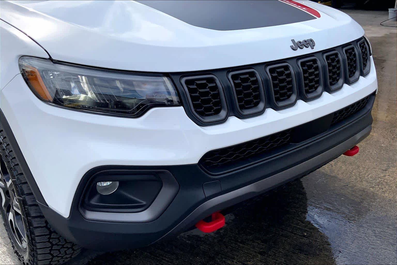 Used 2025 Jeep Compass Trailhawk AWD/4WD image 29