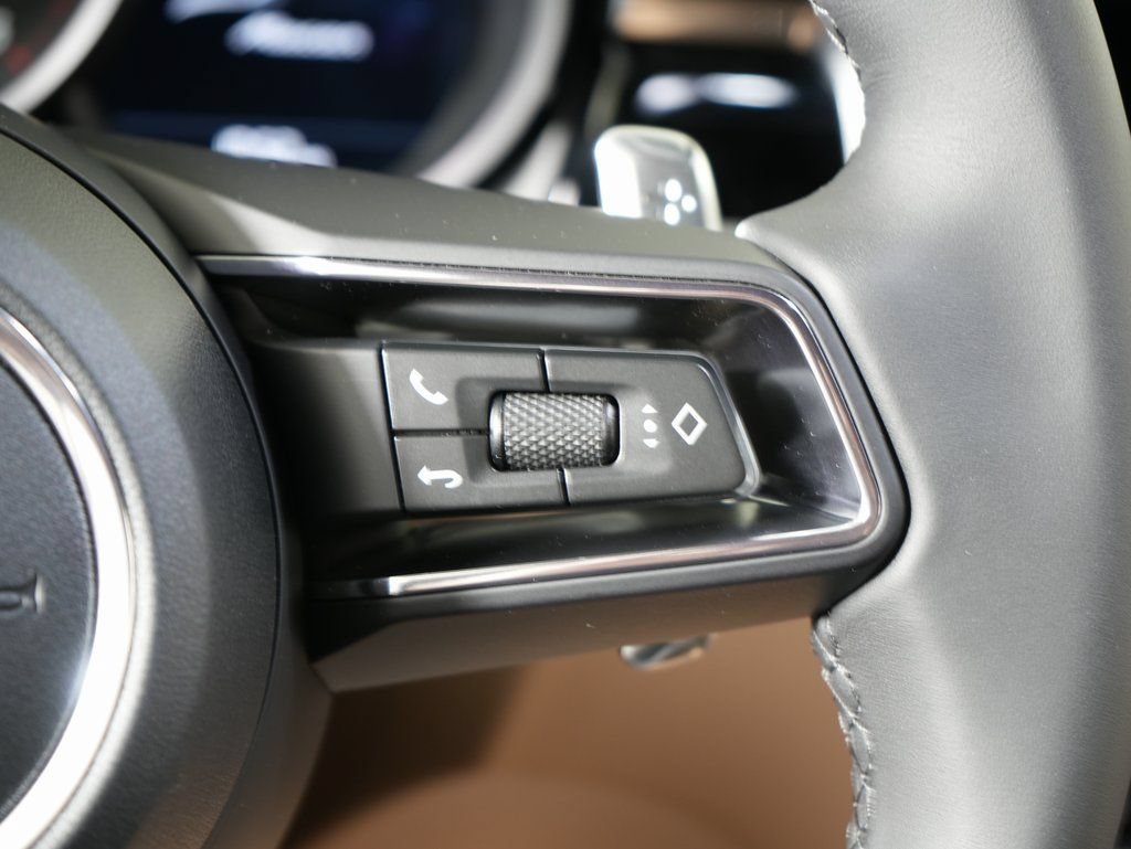 Certified 2026 Porsche Macan AWD/4WD image 24