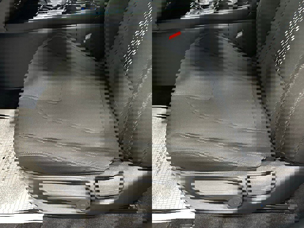 Used 2025 Hyundai Elantra SEL w/ Cargo Package image 13