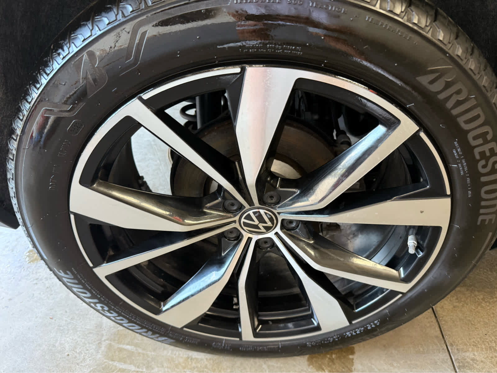 Used 2024 Volkswagen Atlas Cross Sport SEL Premium R-Line image 38