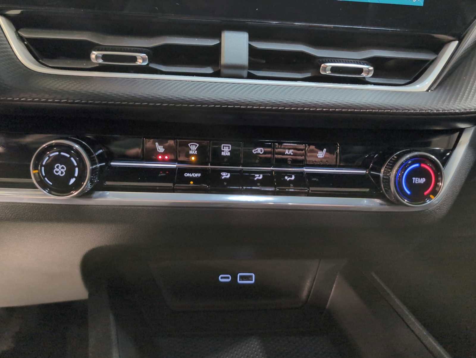 Used 2025 Chevrolet Equinox LT w/ Safety and Technology Package image 18