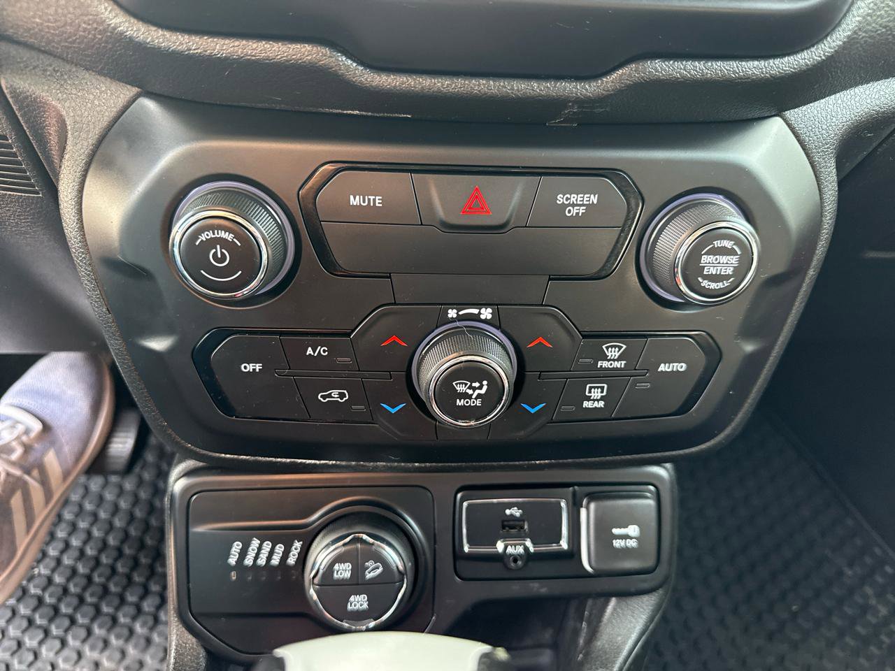 Used 2018 Jeep Renegade Trailhawk AWD/4WD image 20