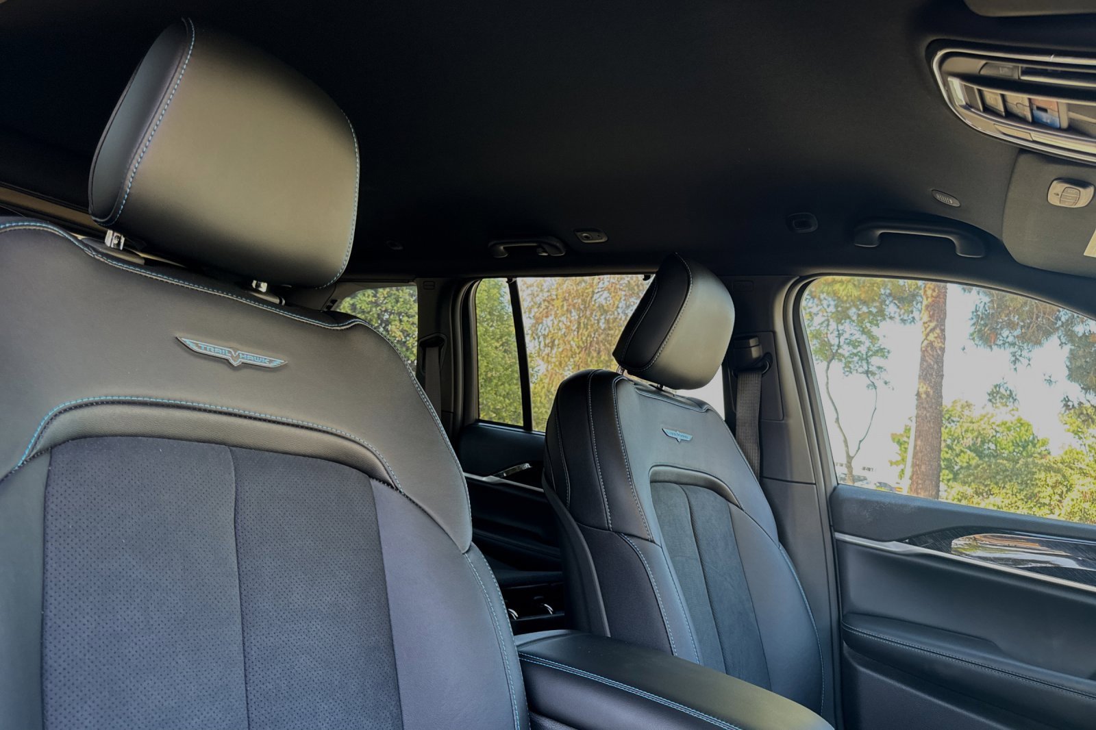 New 2023 Jeep Grand Cherokee Trailhawk w/ Advanced Protech Group II image 16