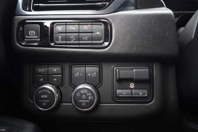 Used 2025 GMC Yukon AT4 Ultimate w/ LPO, Floor Liner Package AWD/4WD image 13