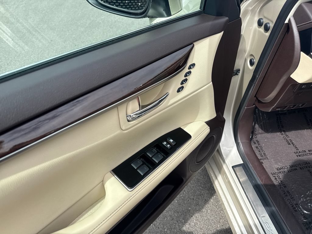 Used 2018 Lexus ES 350 w/ Luxury Package w/Wood Trim FWD image 11