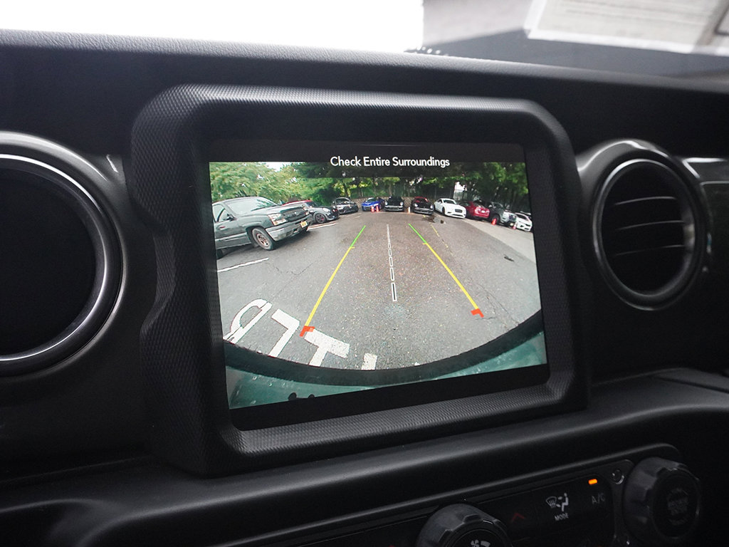 Used 2022 Jeep Wrangler Unlimited Sahara AWD/4WD image 43