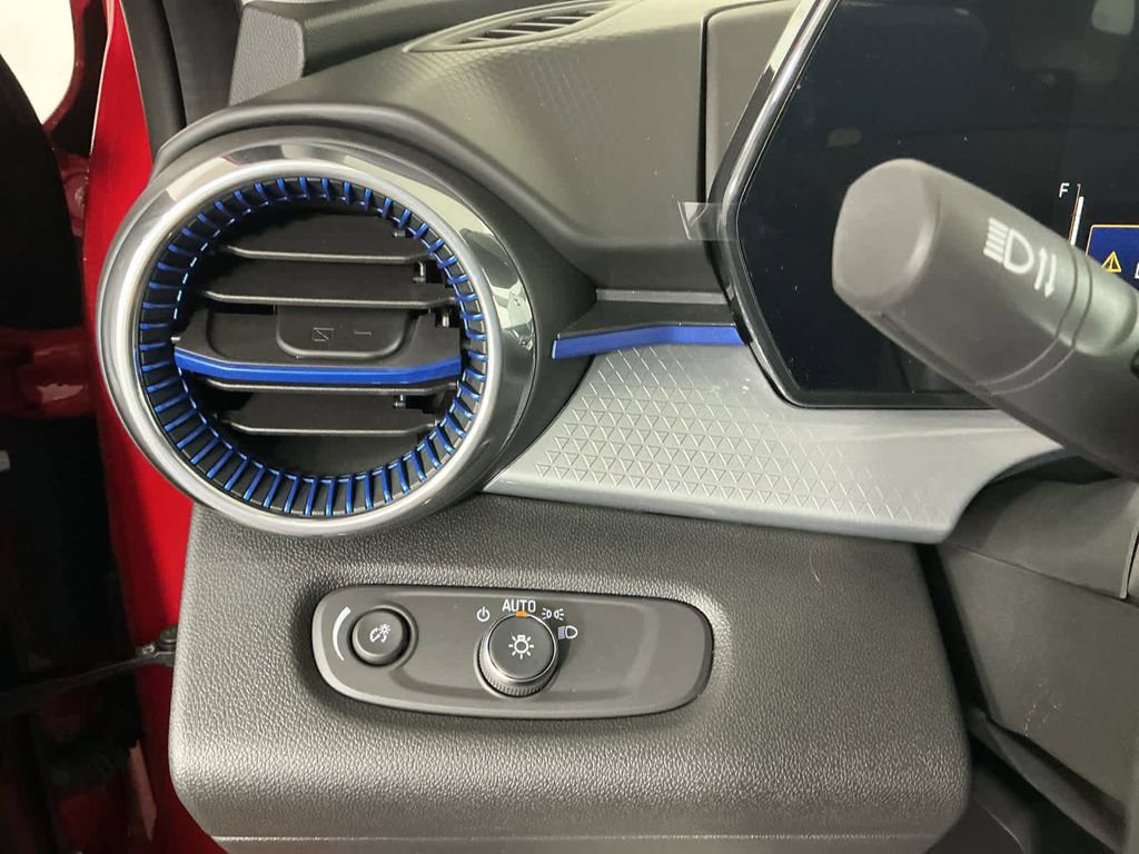 New 2026 Chevrolet Trax LT w/ Driver Confidence Package image 12