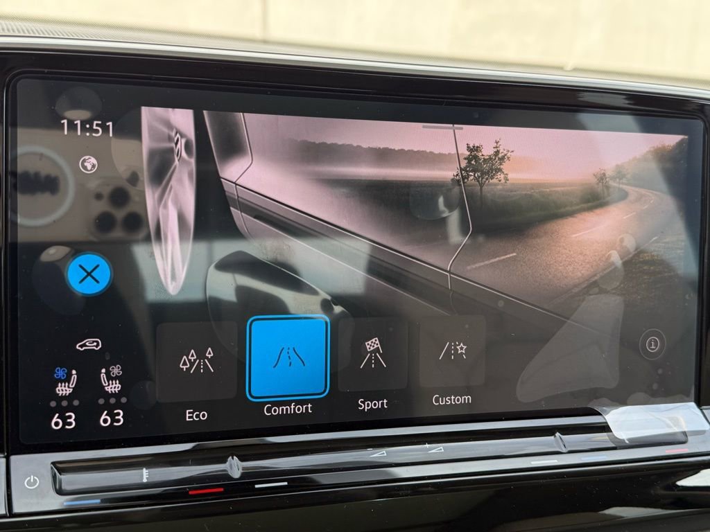 Certified 2025 Volkswagen Atlas SE image 19