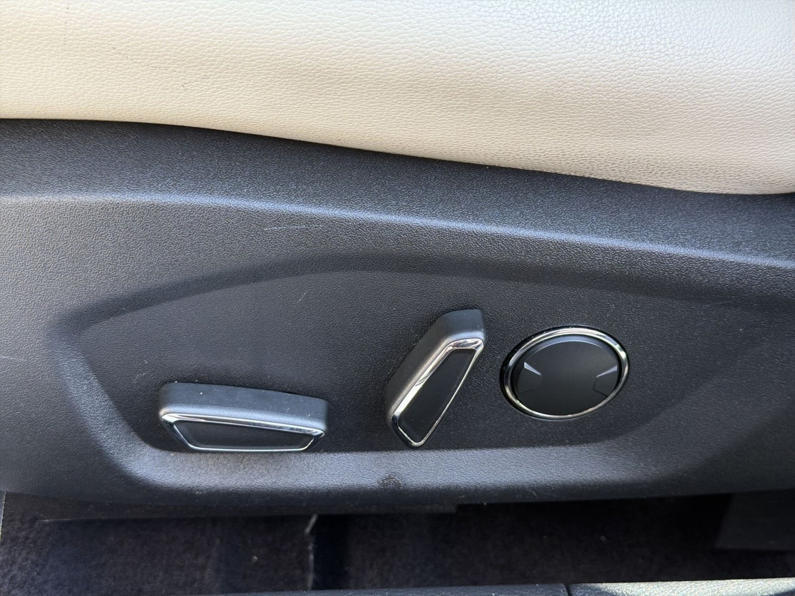 Used 2017 Ford Fusion Titanium FWD image 14