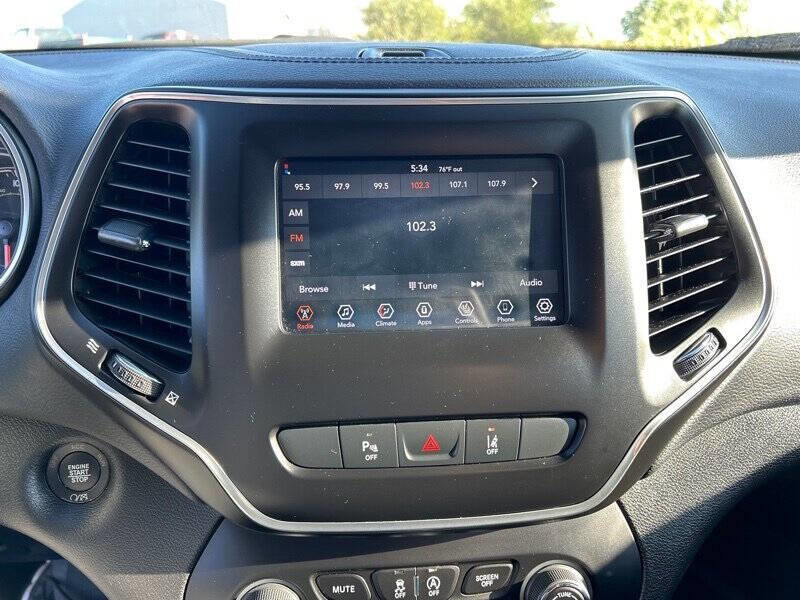 Used 2021 Jeep Cherokee Latitude Plus image 16