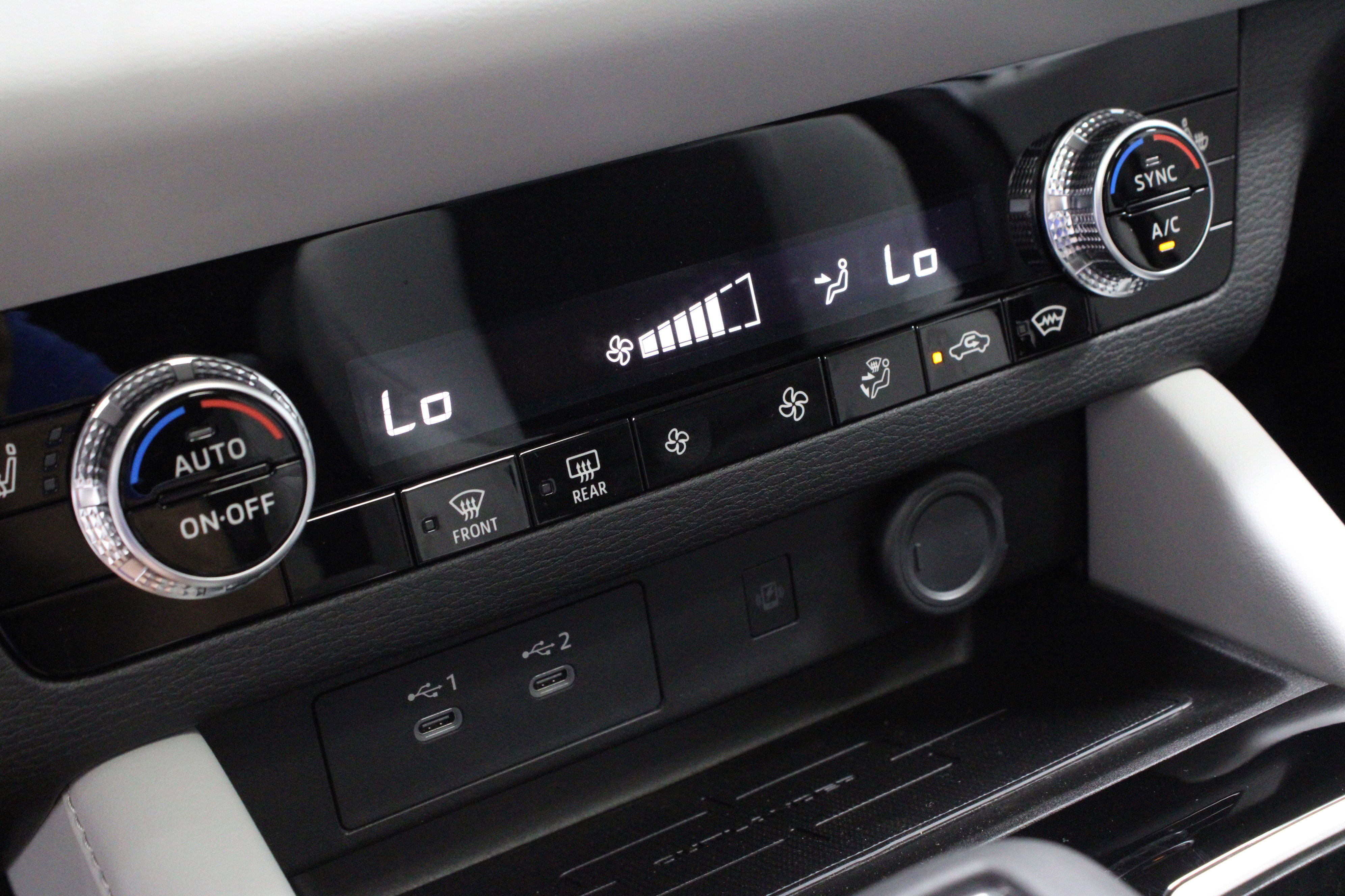New 2025 Mitsubishi Outlander SE image 28