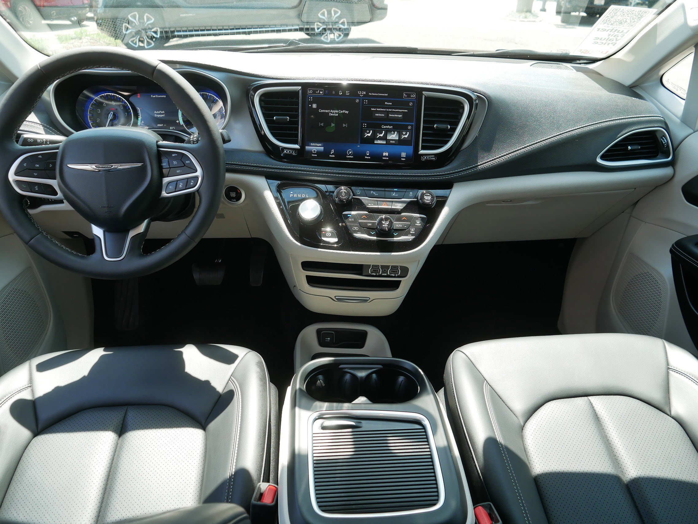 Used 2023 Chrysler Pacifica Touring-L AWD/4WD image 10