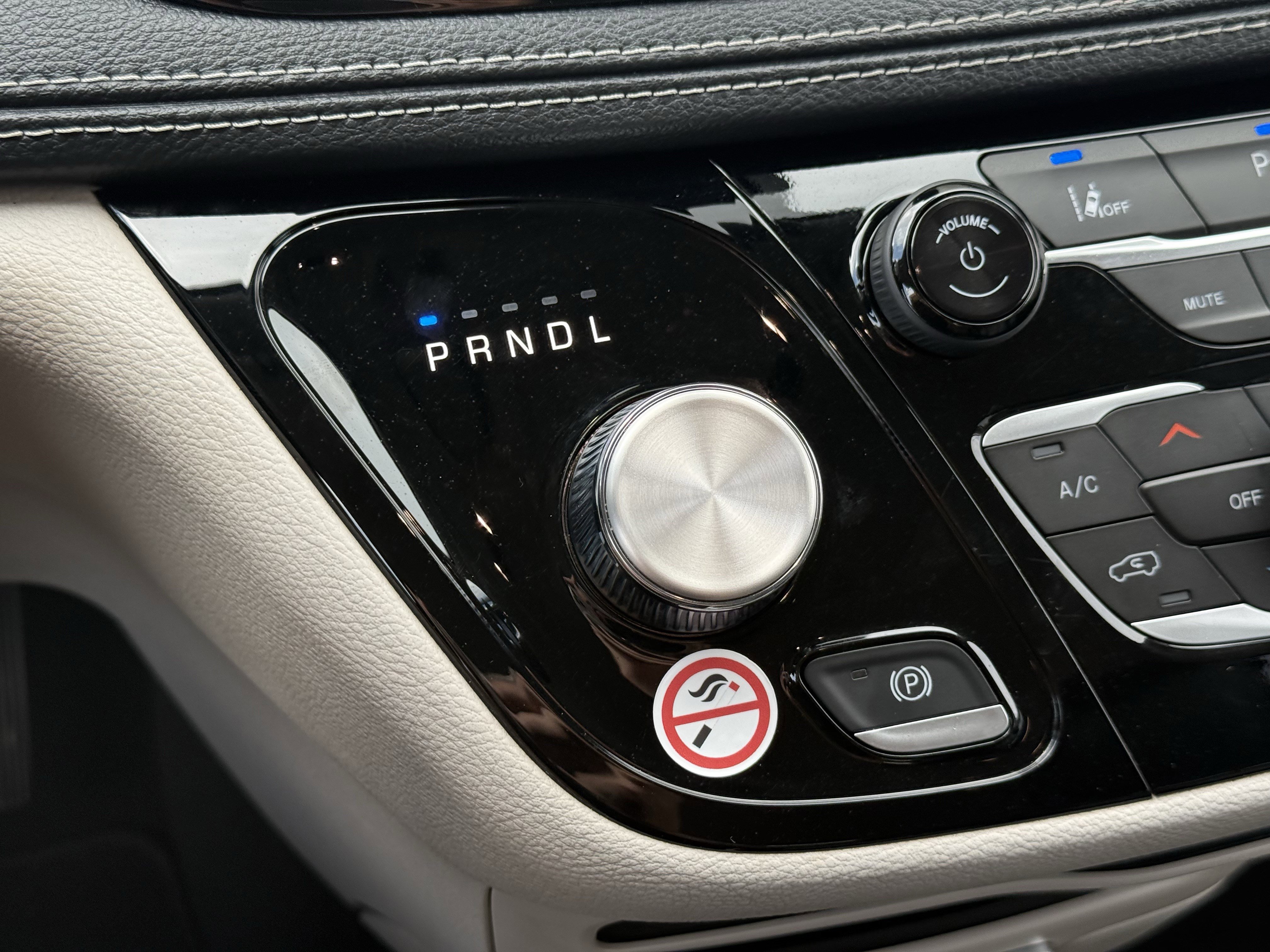 Used 2023 Chrysler Pacifica Touring-L image 22