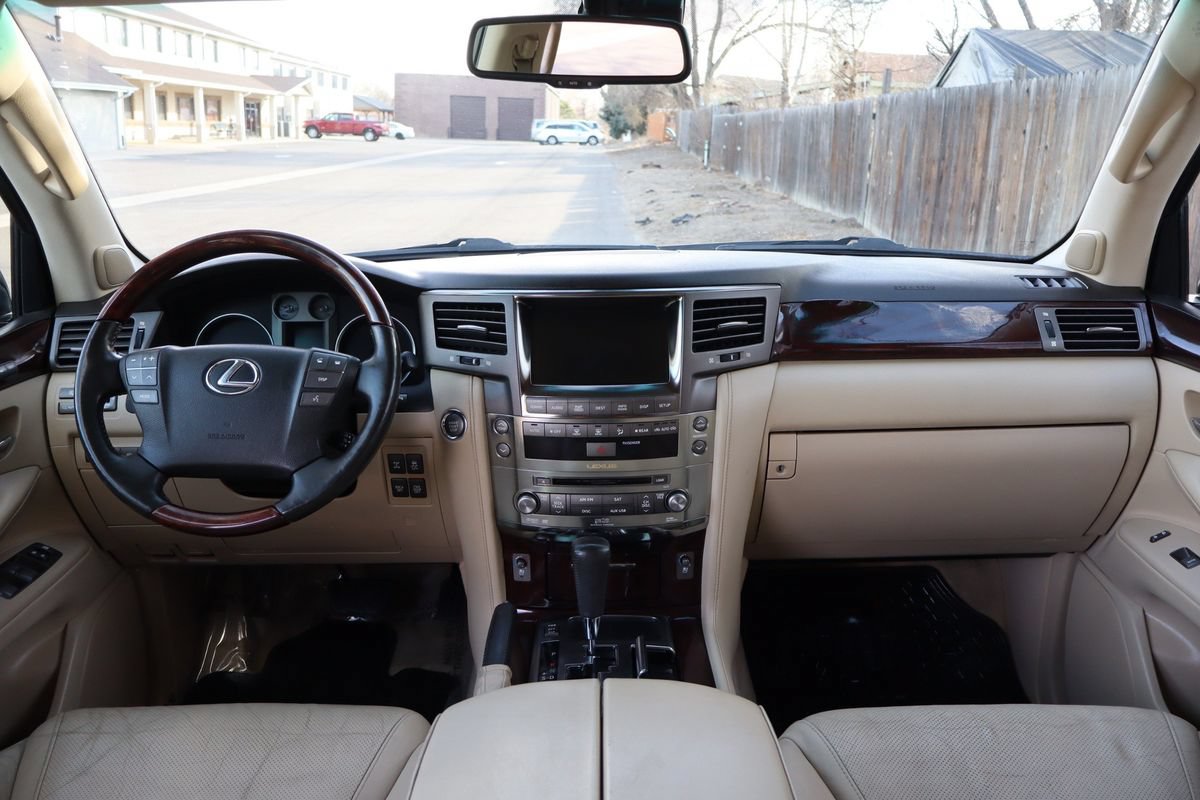 Used 2011 Lexus LX 570 4WD w/ Luxury Pkg image 16