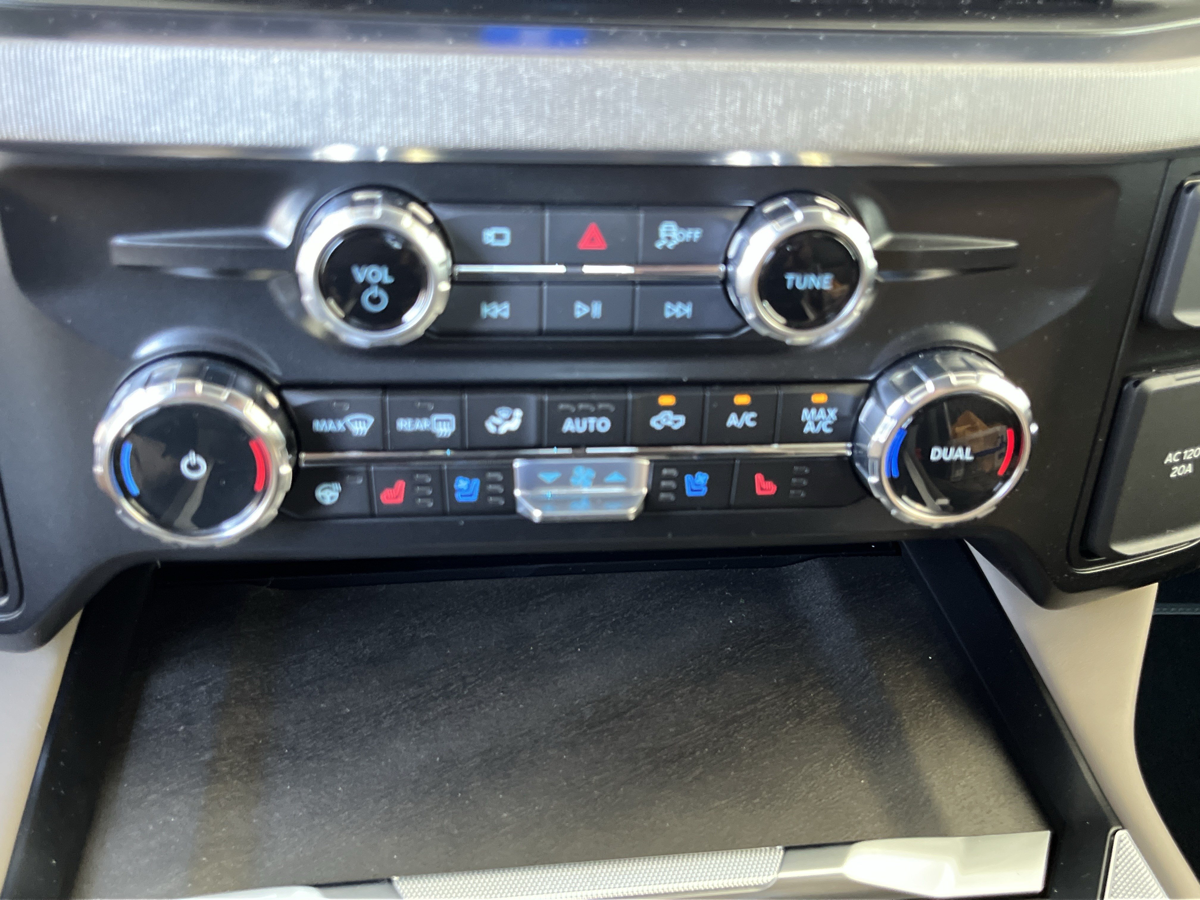 New 2026 Ford F350 Platinum w/ Platinum Plus Package AWD/4WD image 24