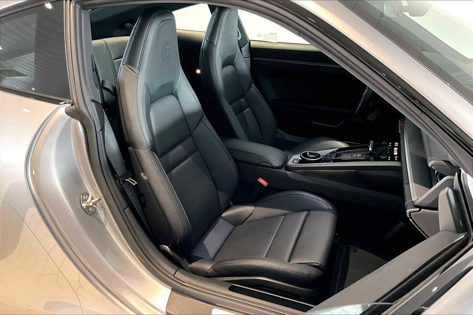 Used 2025 Porsche 911 Carrera image 22