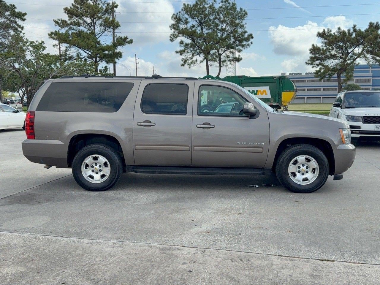 Used 2012 Chevrolet Suburban LS w/ Convenience Package 1 RWD image 8