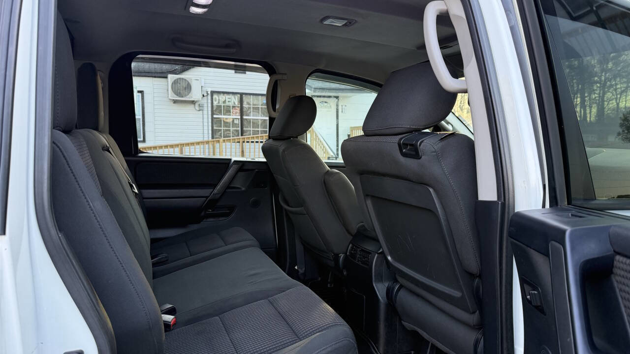 Used 2014 Nissan Titan SV w/ SV Value Truck Package AWD/4WD image 17