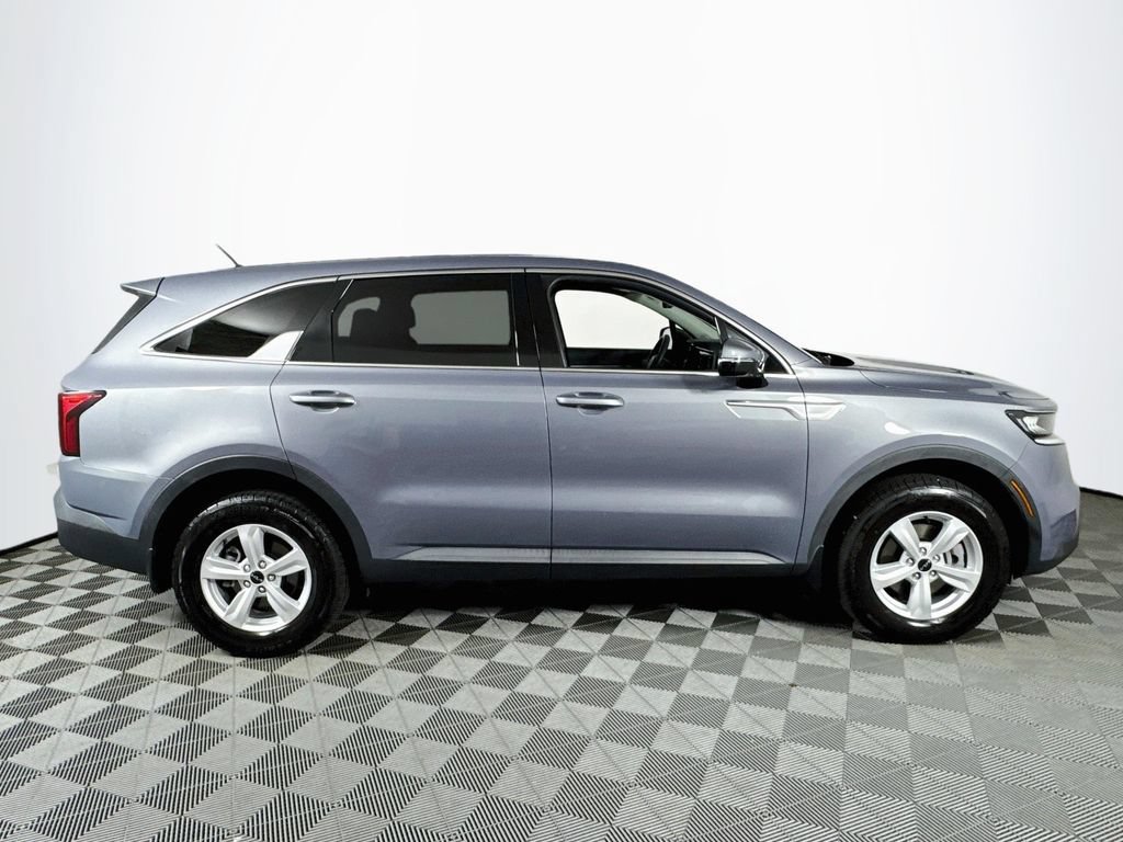Used 2023 Kia Sorento LX AWD/4WD image 8