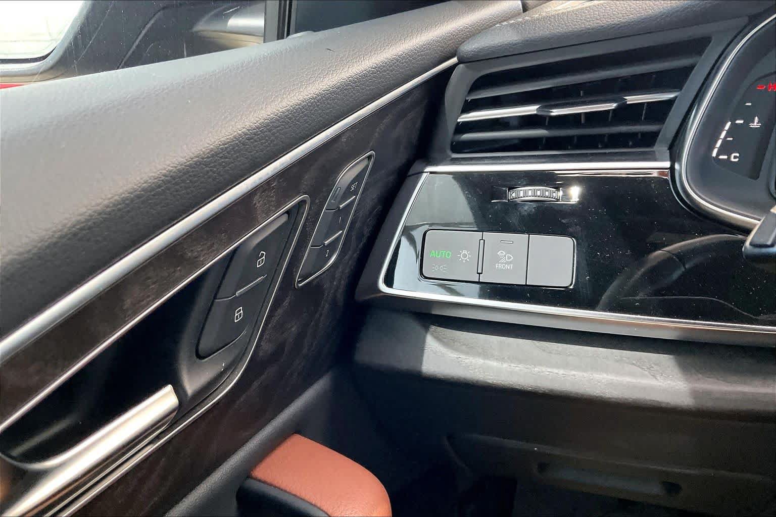 Used 2023 Audi Q8 Premium w/ Convenience Package AWD/4WD image 32