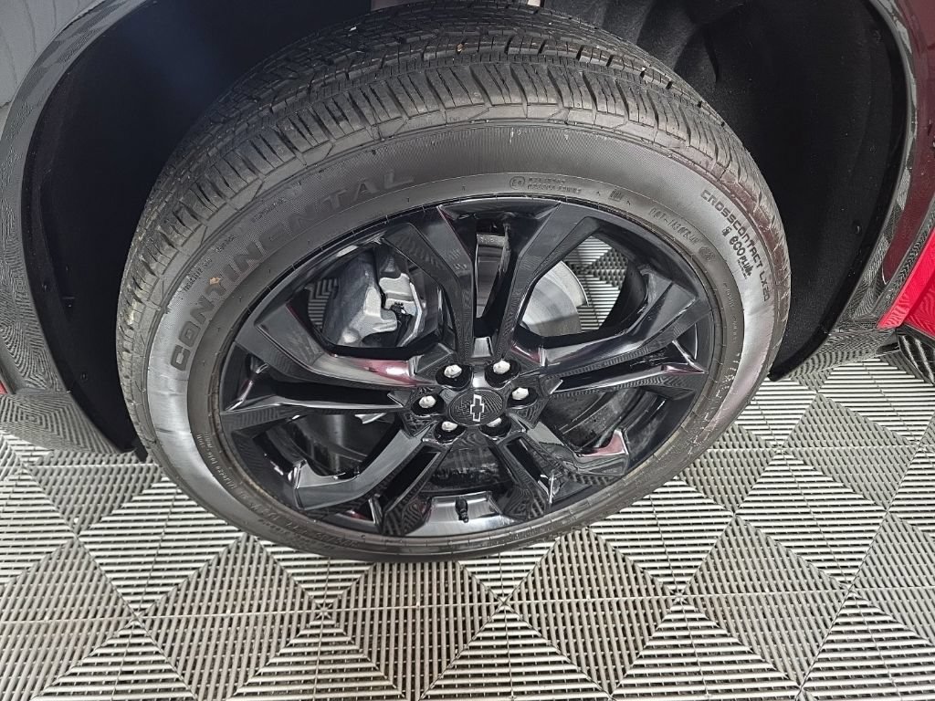 New 2027 Chevrolet Traverse RS w/ LPO, Floor Liner Package FWD image 10