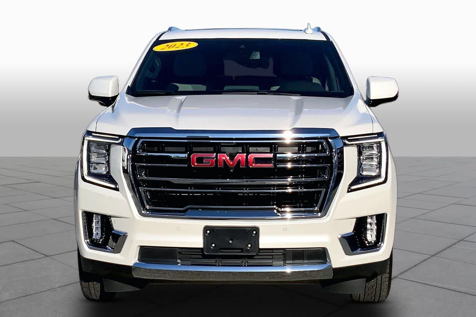 Used 2023 GMC Yukon SLT w/ SLT Premium Package AWD/4WD image 4