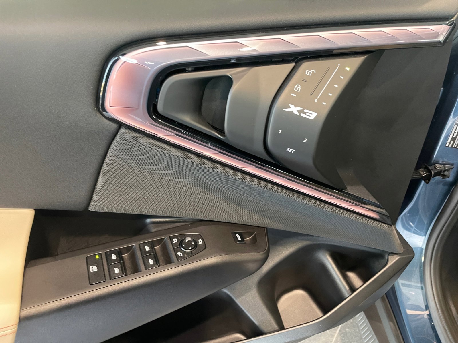 Used 2025 BMW X3 xDrive30i w/ Convenience Package image 27