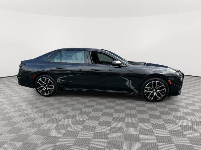 Used 2023 BMW 760i xDrive AWD/4WD image 2