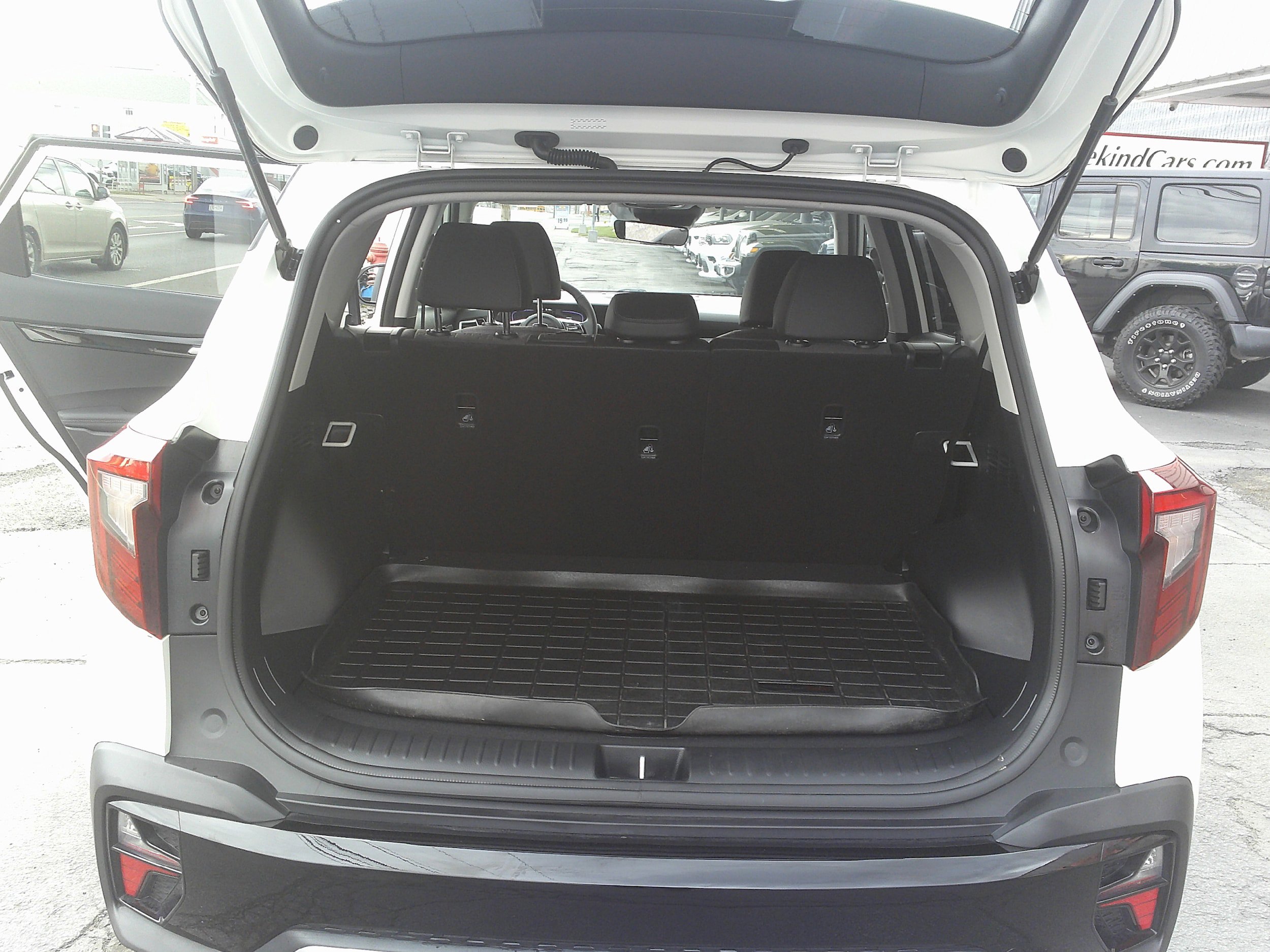 Used 2025 Kia Seltos S AWD/4WD image 18
