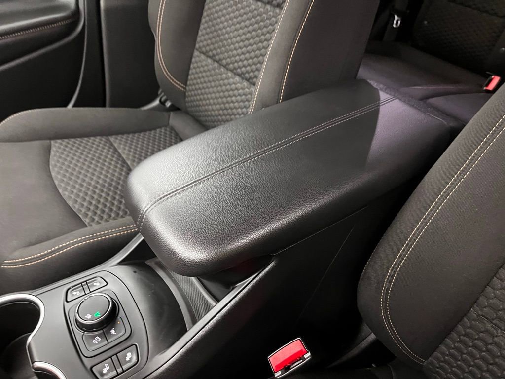 Used 2020 GMC Terrain SLE w/ Driver Convenience Package image 29