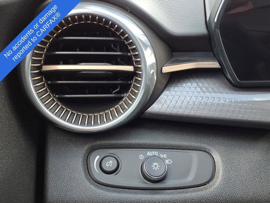 Used 2025 Chevrolet Trax ACTIV w/ Sunroof Package image 32