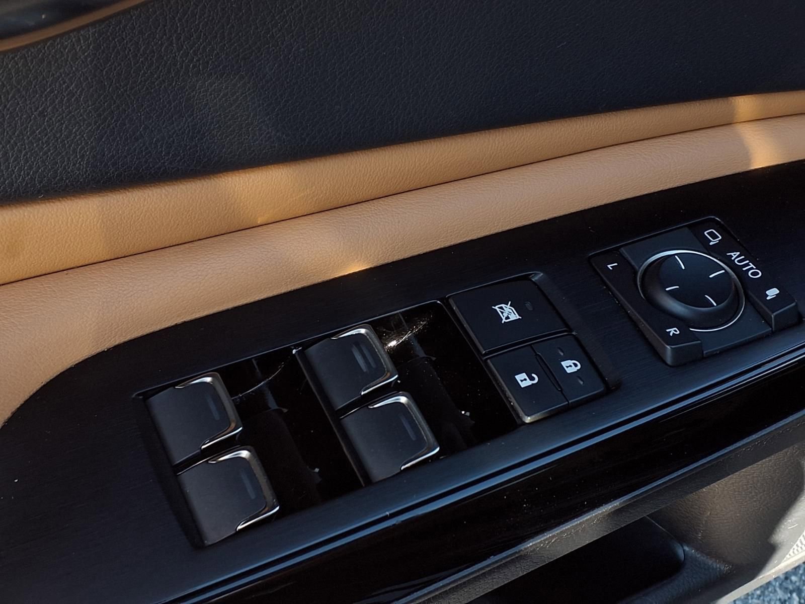 Used 2022 Lexus ES 300h w/ Premium Package image 17