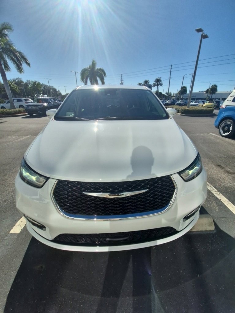 Used 2022 Chrysler Pacifica Touring-L