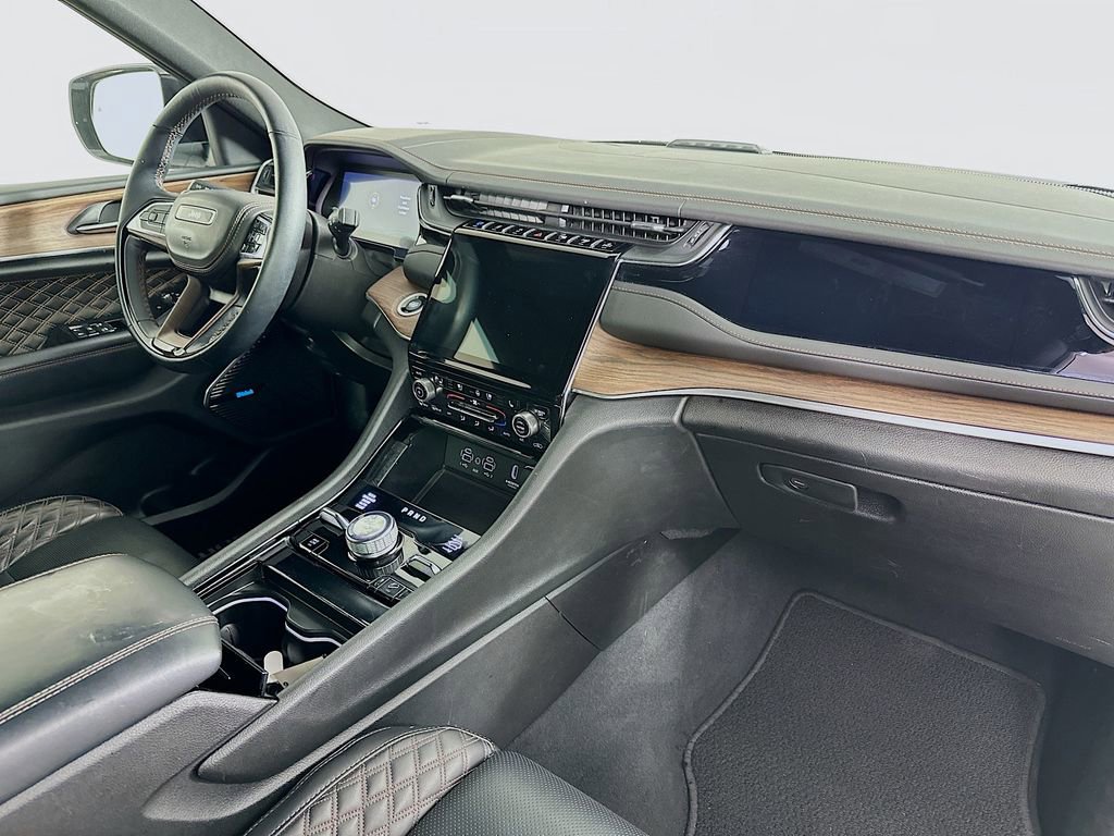 Used 2022 Jeep Grand Cherokee Summit w/ Luxury Tech Group V image 37