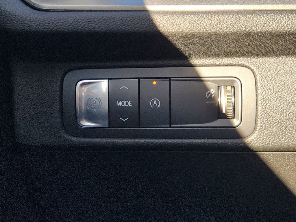 Used 2025 Chevrolet Traverse LT image 23